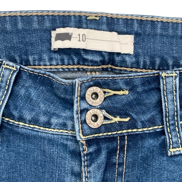 Levi’s Blue Denim Shorts - Picture 2 of 5